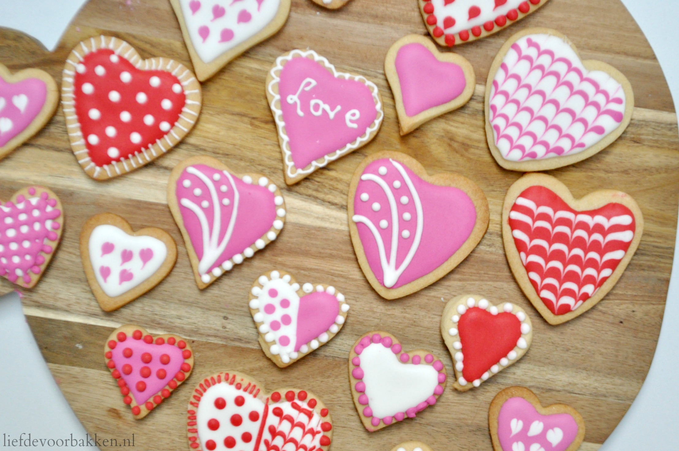Valentijnskoekjes versierd met Royal – Liefde voor bakken