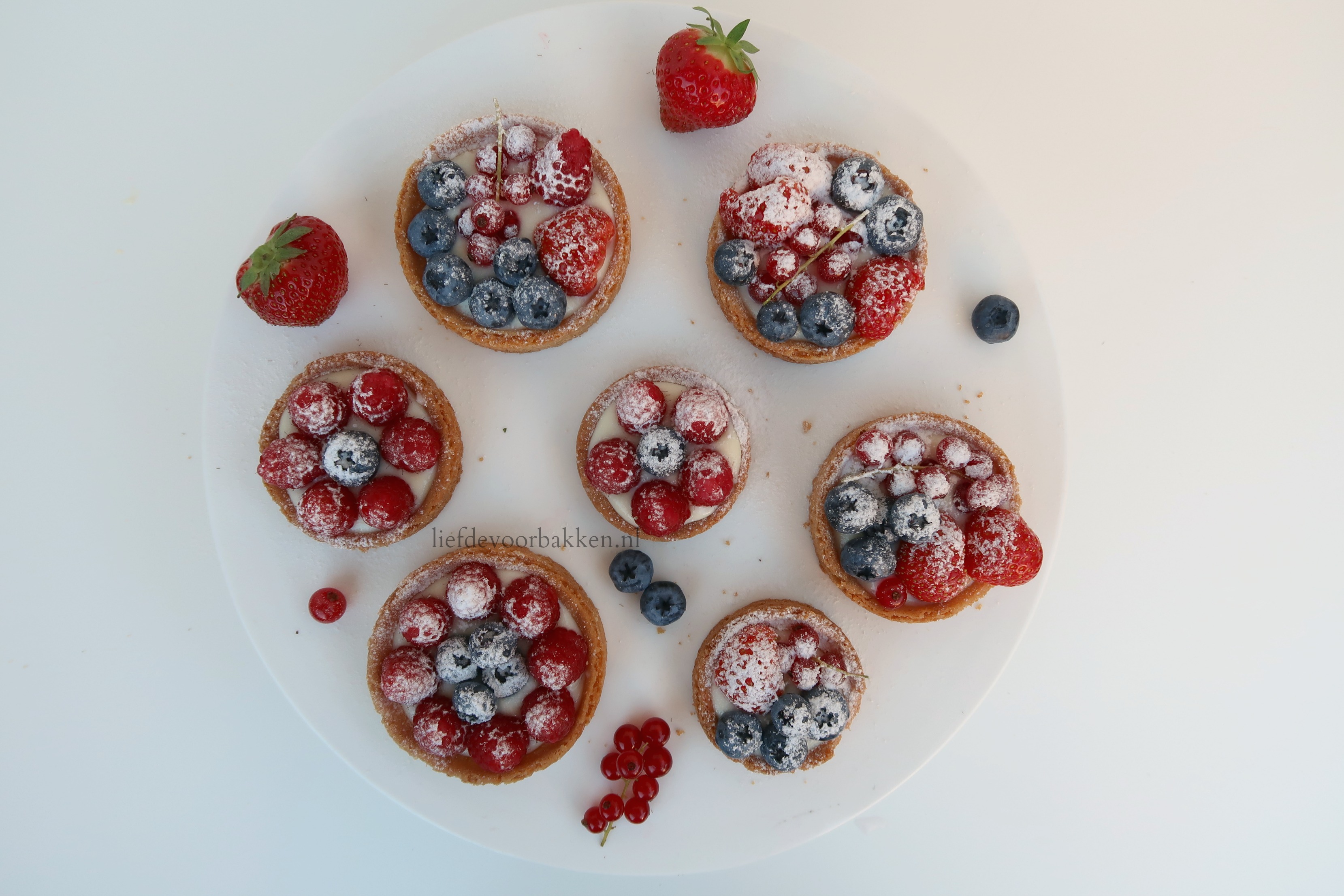 Mini taartjes met roomkaascrème en fruit – Liefde voor bakken