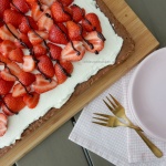 Plaatcake met aardbeien